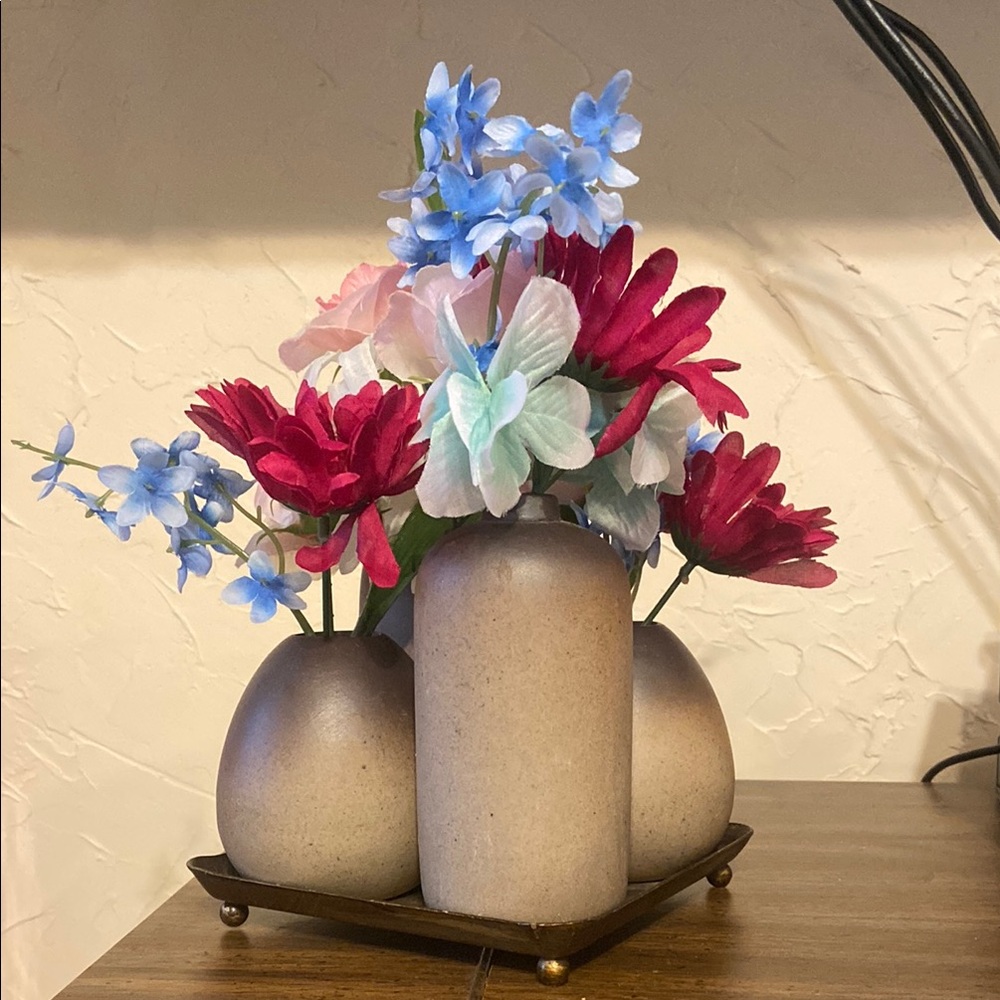 Elegant Ceramic Vase Set with Flowers